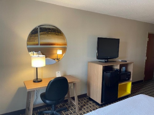 Days Inn by Wyndham Fayetteville-South/I-95 Exit 49 image 18