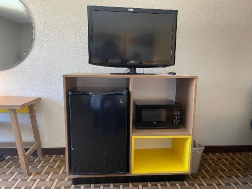 Days Inn by Wyndham Fayetteville-South/I-95 Exit 49 image 3