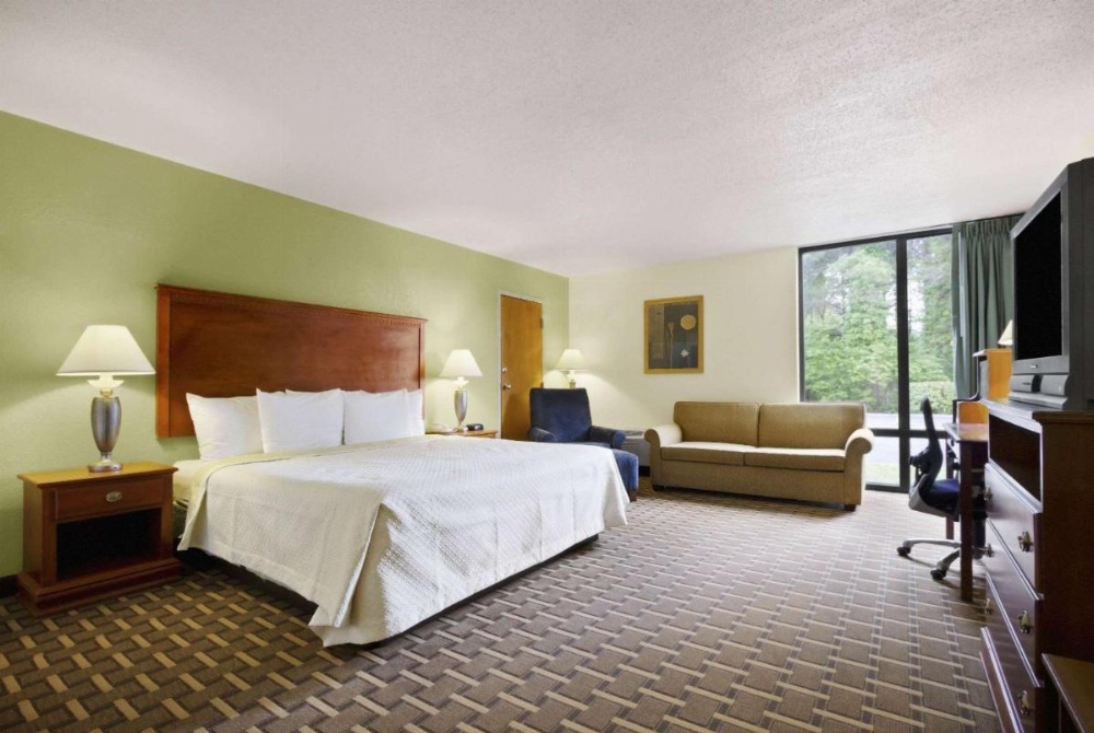 Days Inn by Wyndham Fayetteville-South/I-95 Exit 49 Image 31