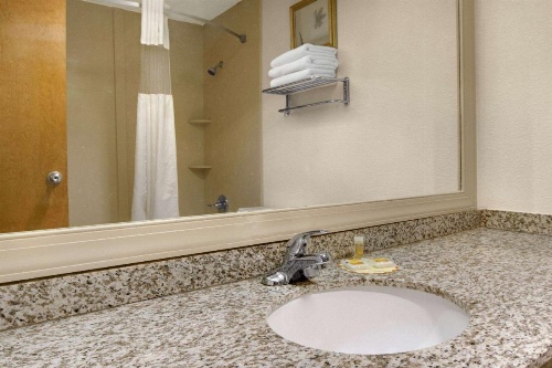 Days Inn by Wyndham Fayetteville-South/I-95 Exit 49 image 36