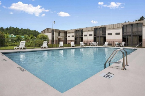 Days Inn by Wyndham Fayetteville-South/I-95 Exit 49 image 38