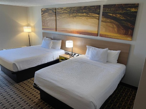 Days Inn by Wyndham Fayetteville-South/I-95 Exit 49 image 5